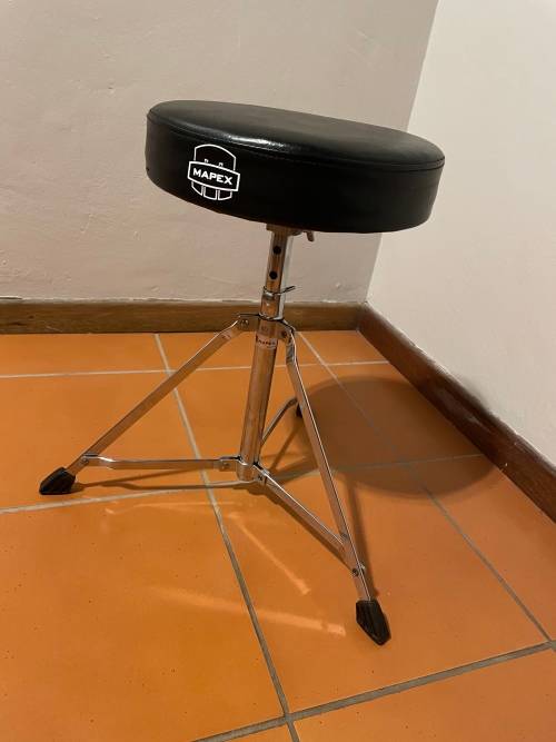 Alesis Nitro Mesh Kit Eight-Piece Electronic Drum Kit with drummers chair - Black