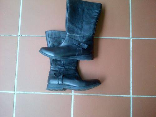 excellent condition womens size 7 leather boots (used only once)