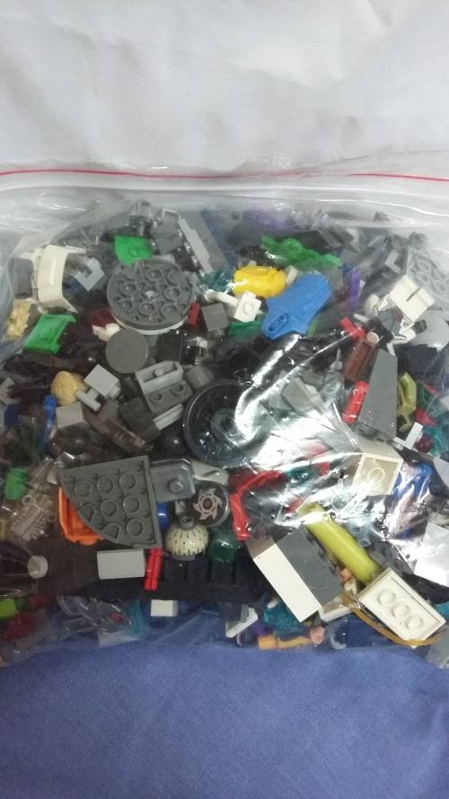 ASSORTED LEGO - CHIMA, SUPERHERO AND MIXEL