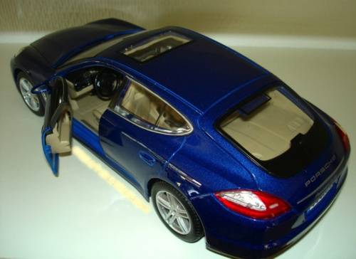 Porsche Panamera Turbo 2009 blue-met 1/18 Maisto NEW+boxed  #8952 instant wheels