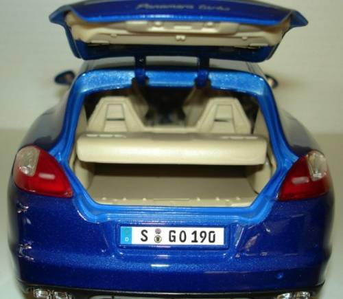 Porsche Panamera Turbo 2009 blue-met 1/18 Maisto NEW+boxed  #8952 instant wheels