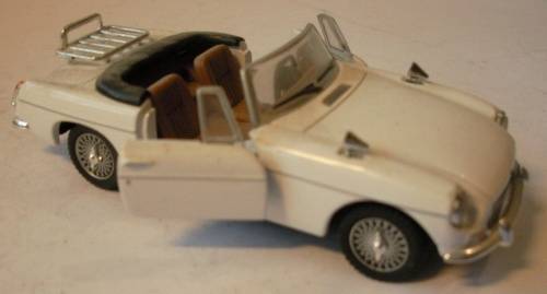 MG.B Roadster open white 1/43 Hongwell NEW+showcased FREE delivery #4532 instant wheels