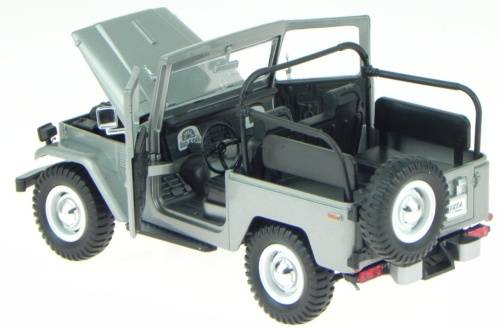 Toyota Landcruiser FJ40 open 1984 silver 1/24 Motormax NEW+boxed  #2234 instant wheels