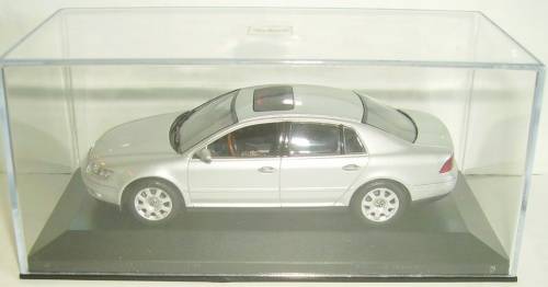 Volkswagen Phaeton 2007 silver 1/43 Minichamps NEW+boxed  #4170 instant wheels