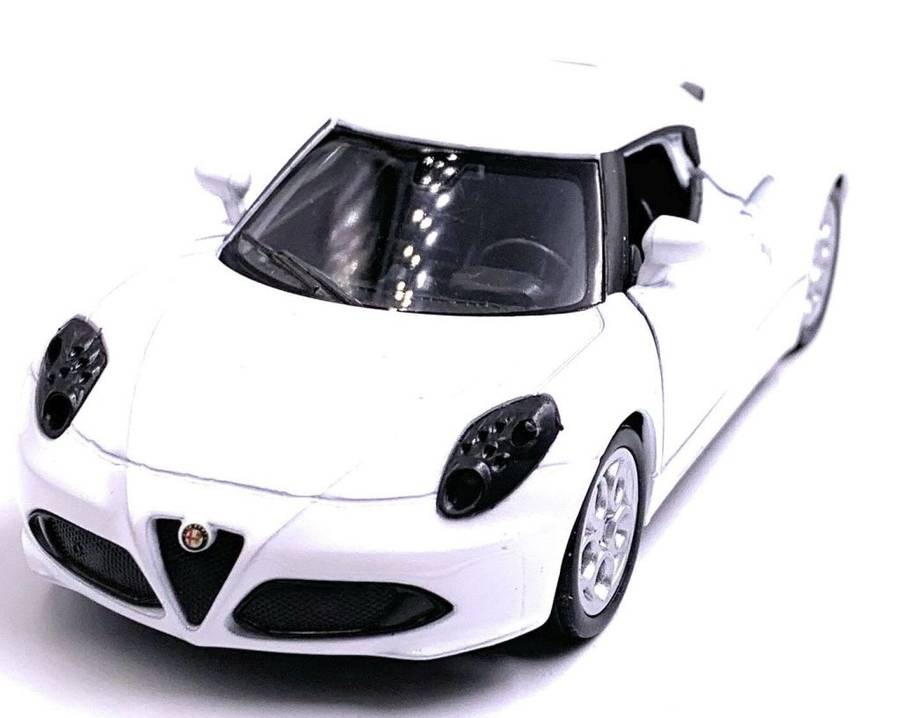 Alfa Romeo 4C 2014 white 1/24 Welly NEW+boxed  #2043 instant wheels