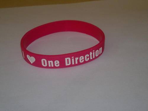 *** BRAND NEW 1 D 1 ONE DIRECTION NARROW WRISTBAND/ BRACELET ***