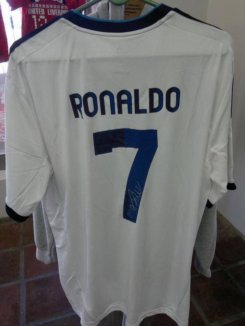 ***HERE'S A SUPER OPPORTUNITY TO OWN A GENUINE HAND SIGNED CRISTIANO RONALDO REAL MADRID SHIRT***