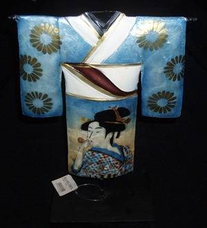 1 X MIDIUM KIMONO COSTUME STANDING SCALPTURE ON N WOODEN STAND
