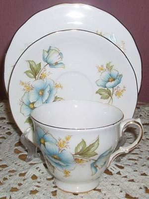 **** QUEEN ANNE  TRIO****( MADE IN ENGLAND )