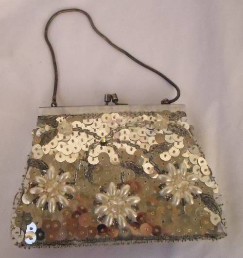 5 X BEAUTIFUL VINTAGE EVENING BAGS 1 IS BAKELITE