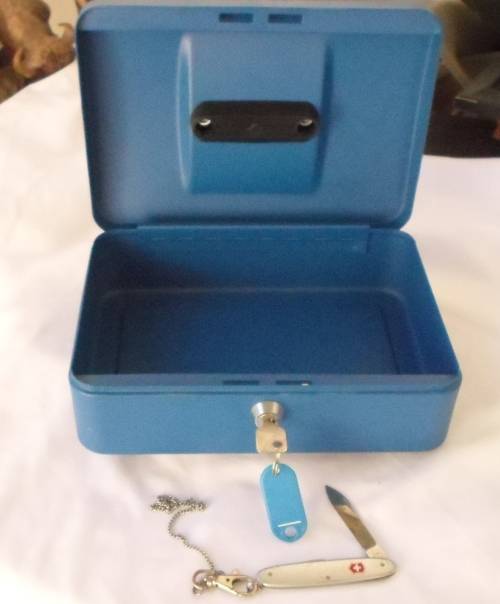 METAL CASH BOX WITH POCKET KNIFE JEWELRY SAFETY STORAGE BOX LOCK -UP VALUABLES WITH KEY