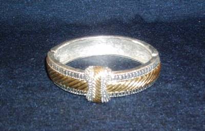 MODERN HINGED DESINER BANGLE IN SILVER AND GOLD