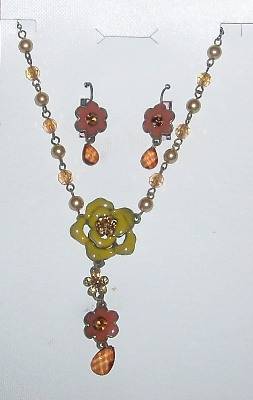 EXQUISITE NECKLACE (NO WORDS TO DESCRIBE)STYLISH!!!!!!!!!!!!!