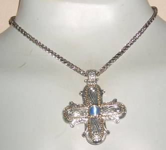 EXQUISITE NECKLACE (NO WORDS TO DESCRIBE)STYLISH!!! BIG CROSS