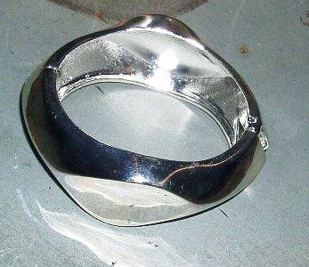 EXQUISITE HINGED SILVER BANGLE