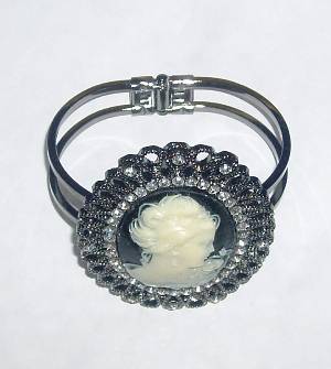 NEW FASHION FANCY CAMEO HINGE OPEN BRACELET BANGLE