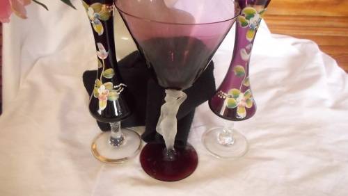 BEATIFUL SET SELECTION OF 2 X  VENETIAN VASES + ! X EXQUISITE STEMD FIGURE  VASE
