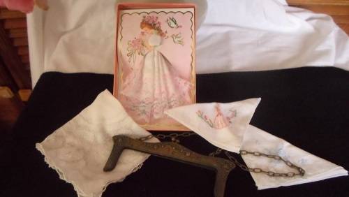 SOME LADIES VINTAGE HANKIE IN BOX + MORE  HAVE A LOOK  !!!!!!