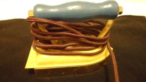 SMALL ANTIQUE VINTAGE IRON