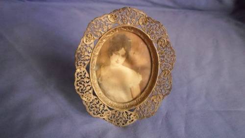 VINTAGE METAL   PICTURE FRAME