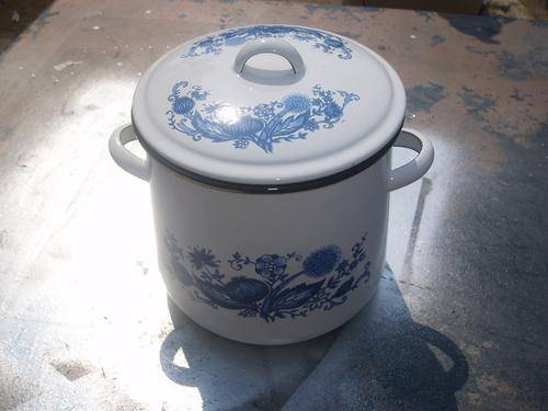 VINTAGE ENAMEL!!!!!!GREAT FOR THAT COUNTRY KITCHEN LOOK!!!! AND WERY COLLECTABLE
