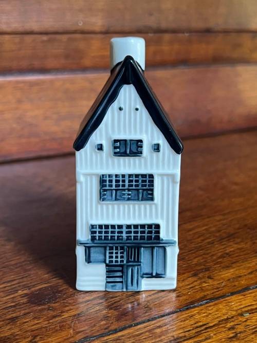 KLM House 6