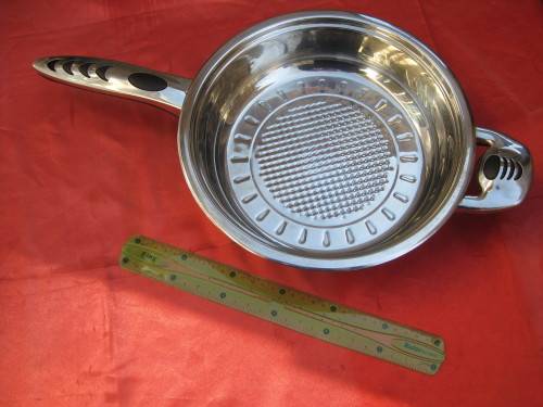 Italian-design Tissolli frying pan. 27cm diameter. Second-hand.