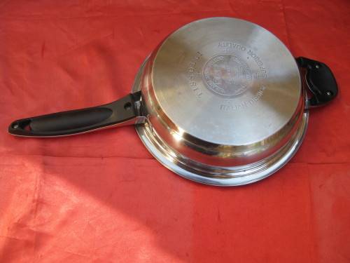 Italian-design Tissolli frying pan. 27cm diameter. Second-hand.