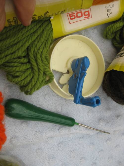 Paton`s beehive craft yarn. An all-purpose yarn for quick needlepoint,embroidery, weaving, hand knit