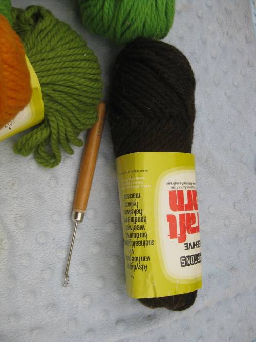 Paton`s beehive craft yarn. An all-purpose yarn for quick needlepoint,embroidery, weaving, hand knit