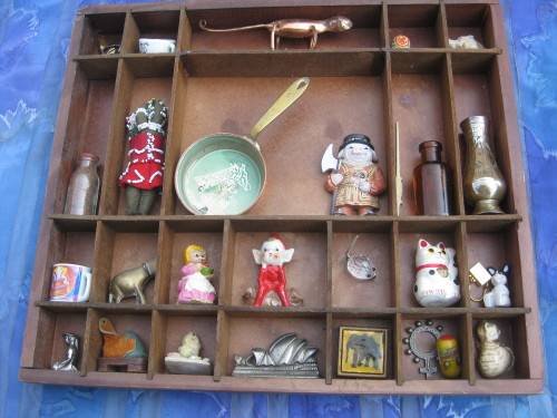 Printer`s tray complete with ornaments.