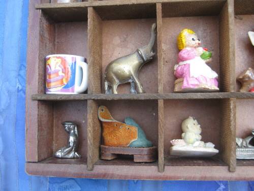 Printer`s tray complete with ornaments.