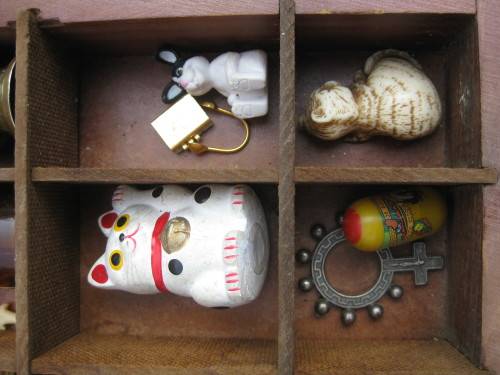 Printer`s tray complete with ornaments.