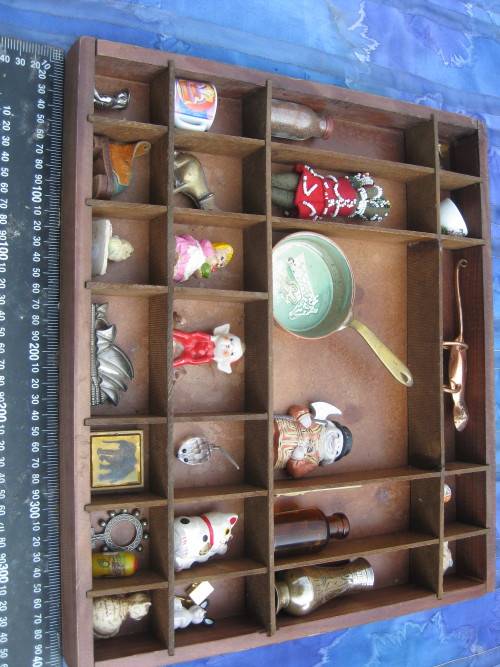 Printer`s tray complete with ornaments.