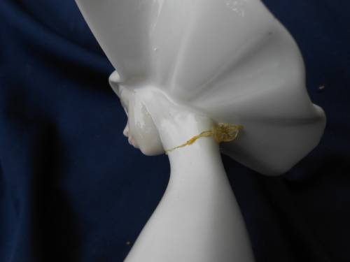 REPAIRED.  As-found.  Lladro with her head glued back on.  Sorry.