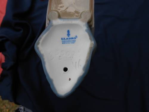 REPAIRED.  As-found.  Lladro with her head glued back on.  Sorry.