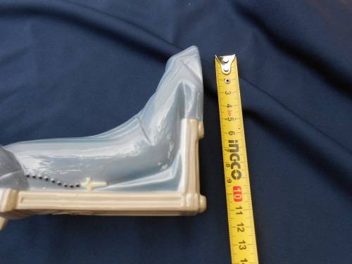 REPAIRED.  As-found.  Lladro with her head glued back on.  Sorry.