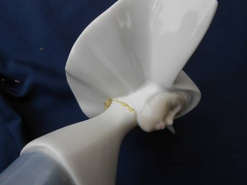 REPAIRED.  As-found.  Lladro with her head glued back on.  Sorry.