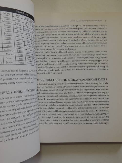 Mansions Of The Moon For The Green Witch - A Complete Book Of Lunar MagicAnn Moura
