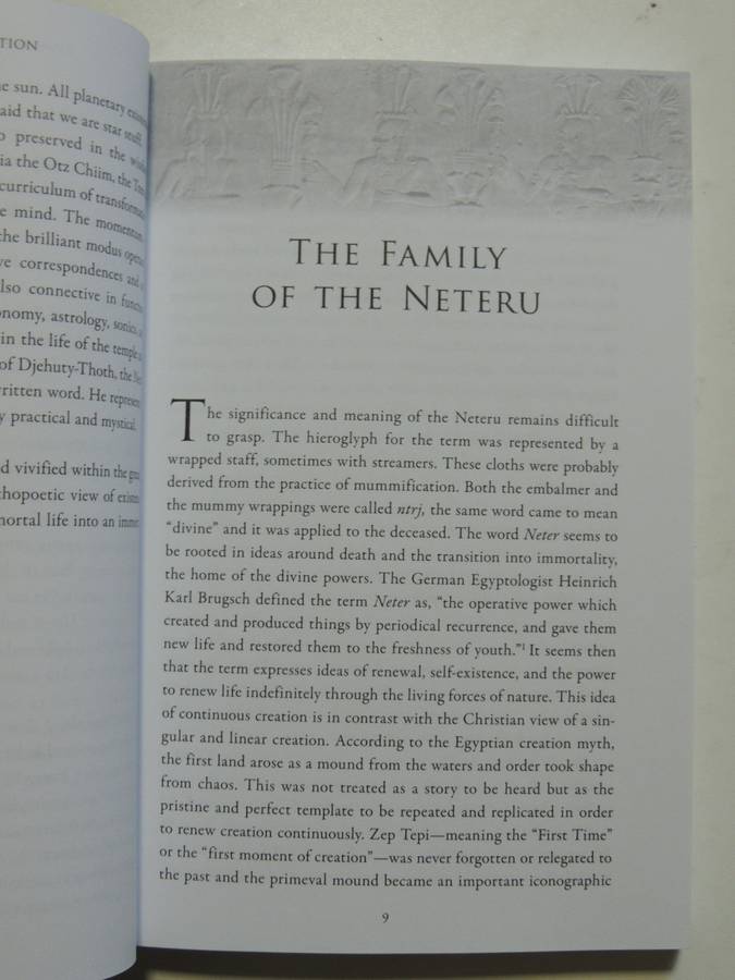 Becoming A Garment Of Isis - A Nine-Stage Initiatory Path Of Egyptian Spirituality - Naomi Ozaniec