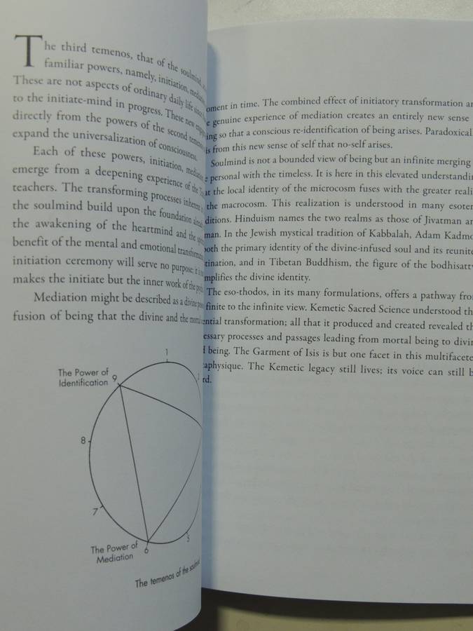 Becoming A Garment Of Isis - A Nine-Stage Initiatory Path Of Egyptian Spirituality - Naomi Ozaniec