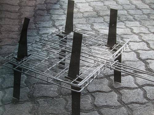 Clip On Legs for braai grid - no tripod or bricks needed ever again