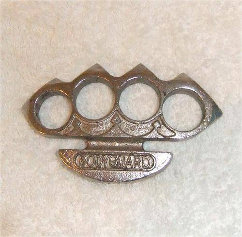 knuckle duster buster affordable top notch quality personal safety stun bouncer bully thief security police saps sap swat fbi tactic tactical tactics specialist thug gangster gang knife dagger sword