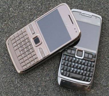 *** HOT ITEM *** QWERTY BLUETOOTH CELL PHONE 72