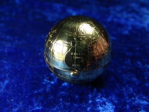 Vintage Pygmalion World map Gilt Globe Powder Compact - 1951