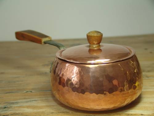 Hammered copper pot with lid, 17cm diam, vintage