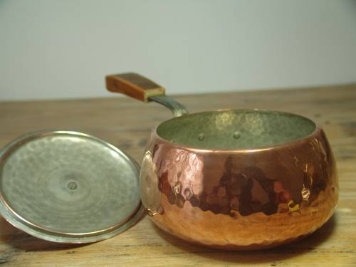 Hammered copper pot with lid, 17cm diam, vintage