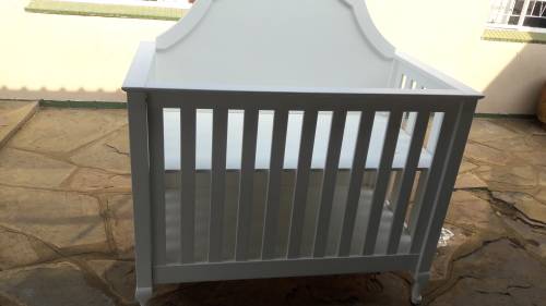 Solid wood Baby multifunction Cot, painted white, Vintage, Excellent condition