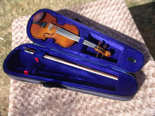 Vintage Stentor student 1 Violin with bow and in original carry case - excellent working condition