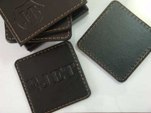 Set of 4 J&B Jet leather coasters in original box, 6,5cm x 6,5cm, Mint